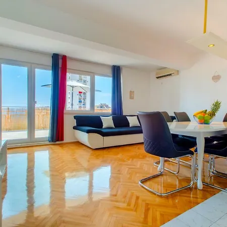 Penthouse Zia شقة